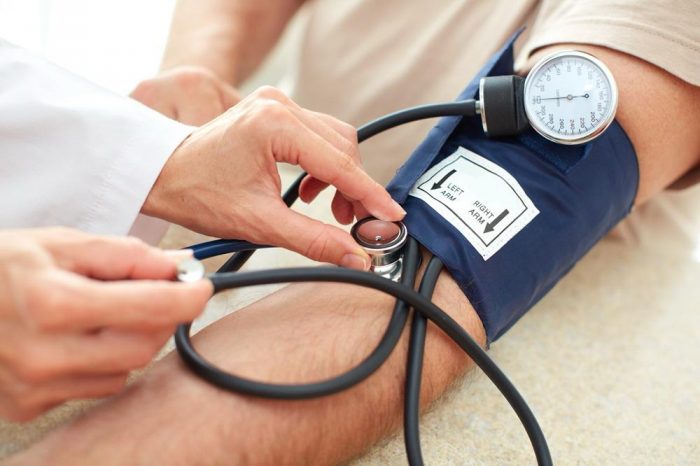 Hipertensión y colesterol alto: cómo detectar y prevenir este peligro silencioso para el corazón