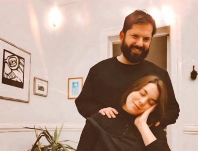 Jornada clave para Violeta: Paula Carrasco, pareja del Presidente Boric, ingresó al hospital
