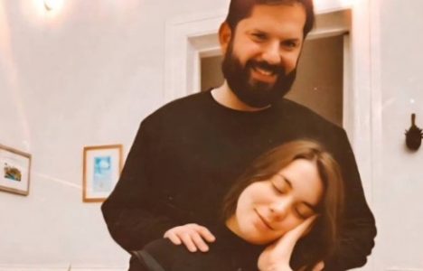 Jornada clave para Violeta: Paula Carrasco, pareja del Presidente Boric, ingresó al hospital