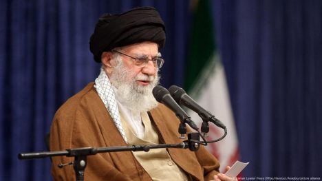 Jamenei advierte que Irán responderá a cualquier acción militar de EEUU con un "daño irreparable"