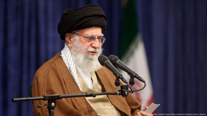 Jamenei advierte que Irán responderá a cualquier acción militar de EEUU con un “daño irreparable”