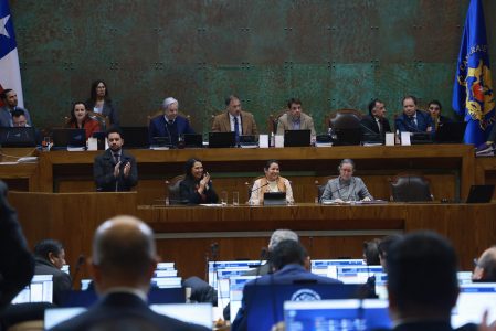 Presidente Boric celebra aprobación de nueva ley de adopción tras 12 años de "debate estancado"
