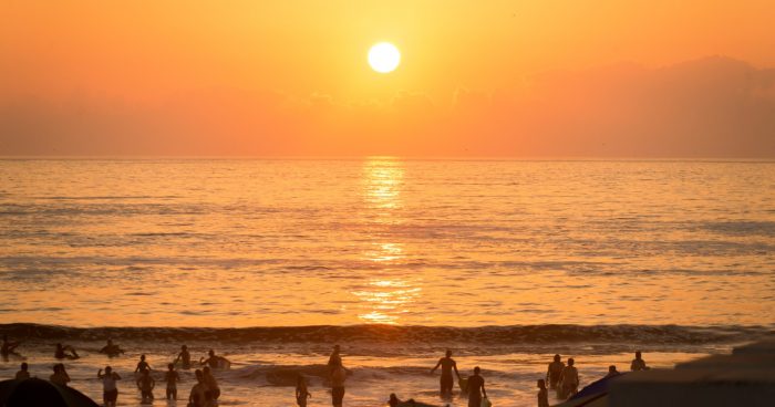 Tres playas imperdibles en Chile para disfrutar puestas de sol sobre el océano Pacífico