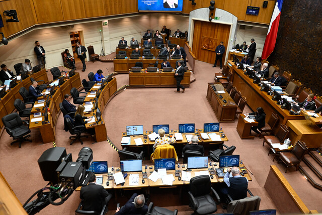 Caso licencias médicas en el Congreso: Senado inicia sumarios contra 14 funcionarios por viajes