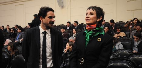 Ascenso de Jara inquieta a Tohá y Winter: candidatos reavivan fuego cruzado por competitividad