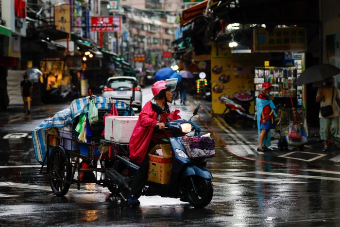 Tifón Danas deja dos muertos y cientos de heridos tras tocar tierra en Taiwan