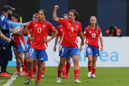 Copa América femenina: La Roja debuta goleando 3-0 a Perú en el "Clásico del Pacífico"