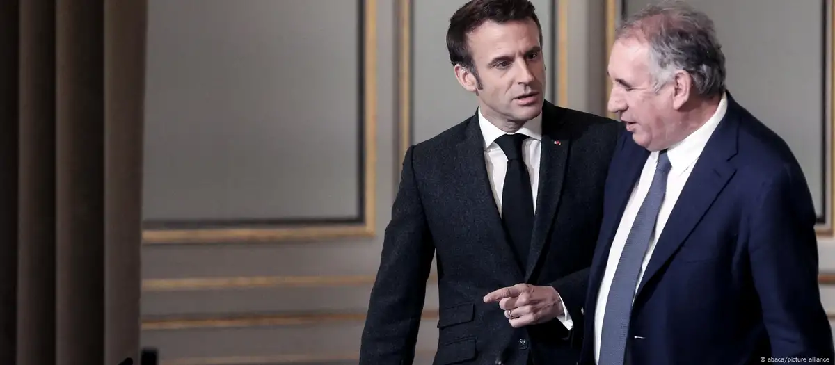 Francia activa motosierra: planea histórico recorte de pensiones, feriados y empleo público