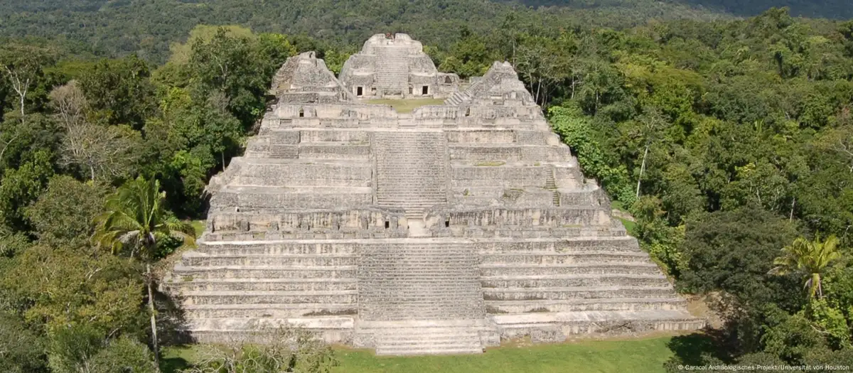 Arqueólogos descubren la tumba de antiguo rey maya en Belice