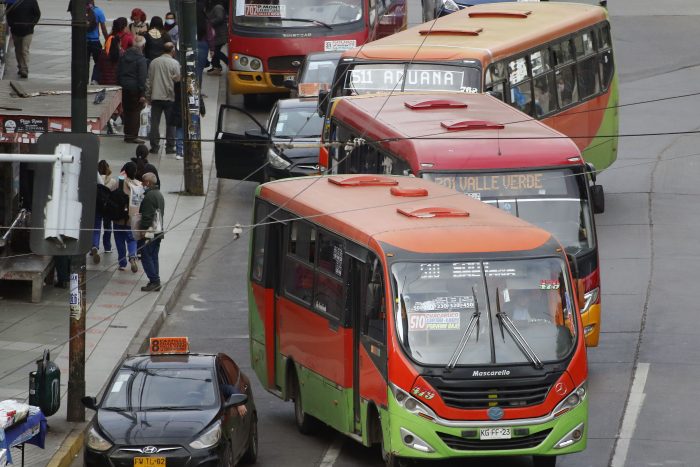 Suspenden transporte público en el borde costero de regiones de Valparaíso y Bío Bío por tsunami