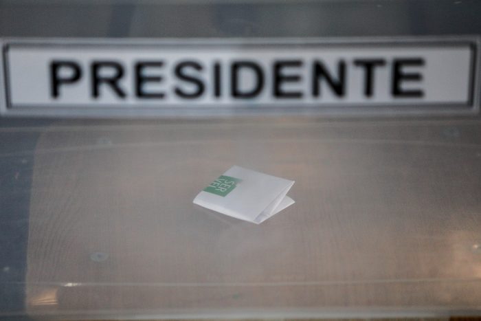 Encuesta Democracia UDP-Feedback: 53% de los chilenos se encuentran insatisfechos con la democracia