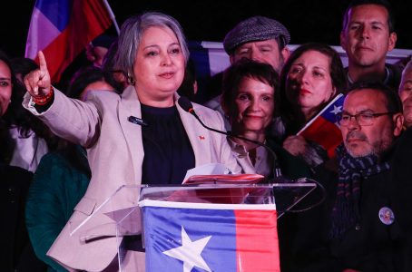 Turbulencia en el PC y reparos en el PS por suspensión de militancia de la candidata Jeannette Jara