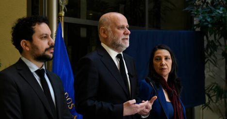 Senadores alertan por "traje a la medida" en reforma política ingresada por el Gobierno