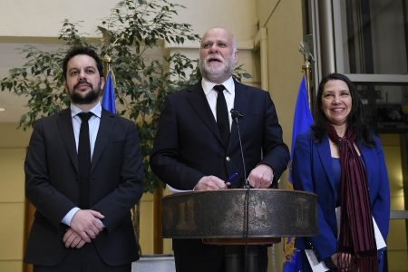 Gobierno ingresa reforma al sistema político: aumenta requisitos para conformación de partidos