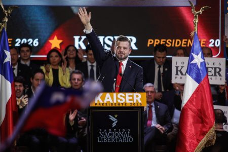 Kaiser es proclamado como candidato insultando a Jara y entonando la tercera estrofa del Himno