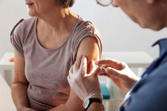 Baja vacunación contra la influenza preocupa a expertos: niños y adultos mayores, los más rezagados