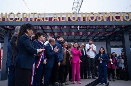 Boric inaugura hospital en Alto Hospicio y anuncia teleférico y mejoras viales