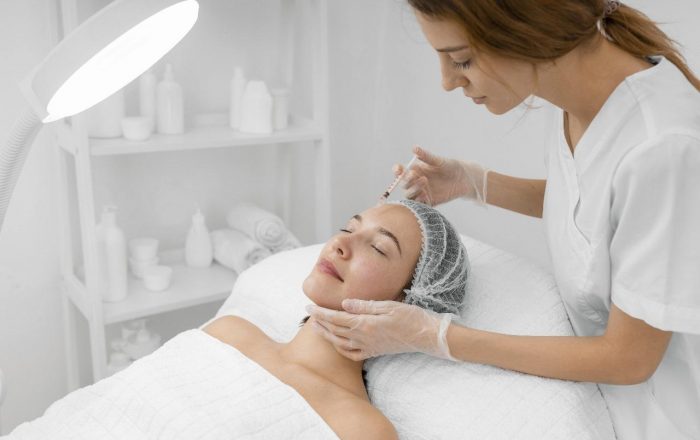 Botox ilegal en Chile: alertan riesgos de aplicarse toxina botulínica sin certificación médica