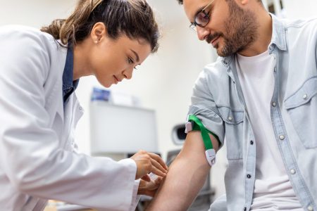 Consumo de alcohol y drogas en el trabajo: cómo prevenir sin invadir la privacidad