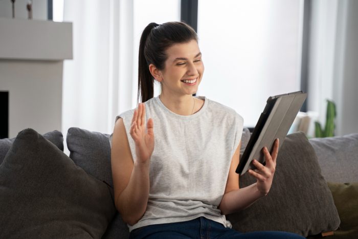 Conversar con una IA para no sentirse solo: ¿Avance o advertencia?