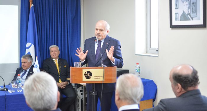 Exministro peruano Pedro Cateriano llama a no desaprovechar potencial económico de Chile y Perú