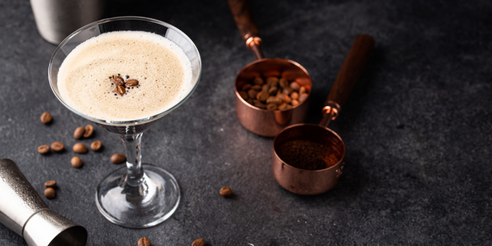 Espresso Martini: el auge global del cóctel que mezcla café, vodka y elegancia en cada sorbo