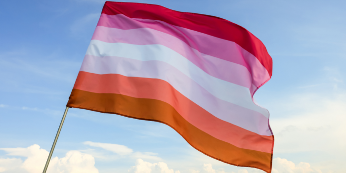 Por qué la “L” lidera LGBTIQA+: visibilización lésbica y barreras en salud en Chile