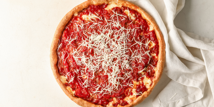 Chicago renueva su tradición pizzera con la icónica deep-dish y nuevas propuestas artesanales