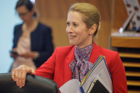 La UE adopta un nuevo paquete de sanciones contra el pretróleo ruso