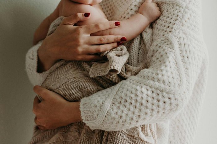 Maternidad en Chile: 44 % de madres primerizas tiene educación superior y posterga su primer hijo