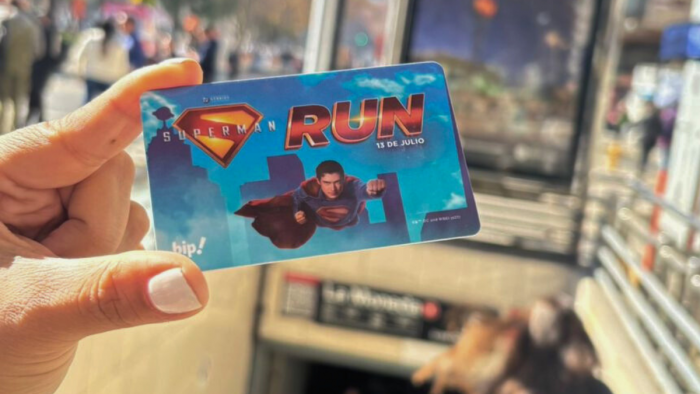 Metro de Santiago presenta la tarjeta Bip! de Superman: conoce las estaciones donde está disponible
