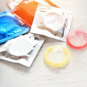 Por qué es importante elegir la talla correcta de preservativo y otros mitos sobre su uso