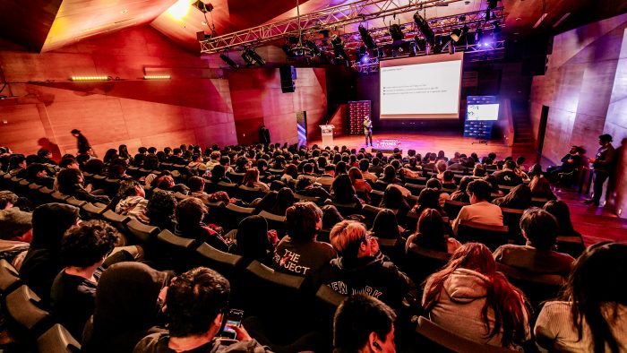 En agosto vuelve Congreso Jóvenes Futuro: invitación a despertar del scroll y repensar el presente