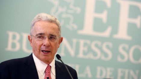 Colombia: Jueza acredita que el expresidente Uribe cometió delito de soborno en actuación penal