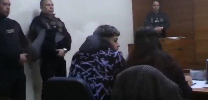 Acompañado por su madre: se entrega joven que participó en asesinato de hombre por una PlayStation