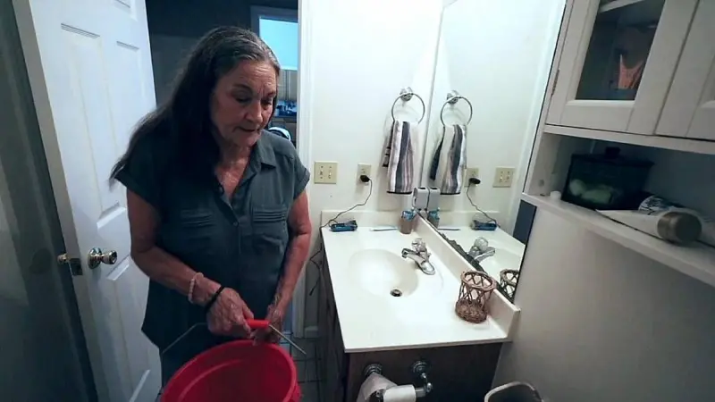 Por qué los centros de datos que sustentan la vida online consumen mucha agua y cuál es su impacto