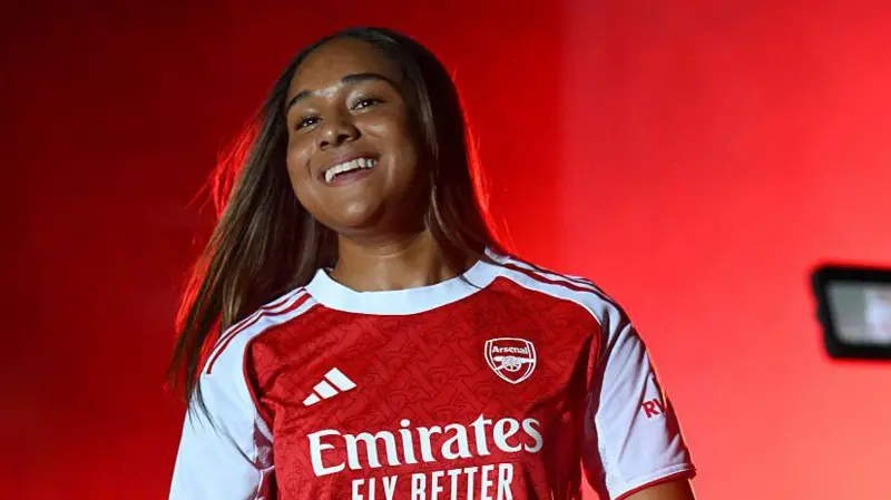 Quién es Olivia Smith, la futbolista más cara y cómo su récord se compara con los de los hombres