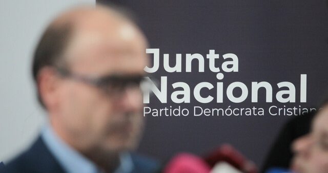 Undurraga acorralado: crecen las señales de que la DC se encamina a apoyar a Jeannette Jara
