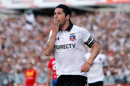 Realizan violenta encerrona a exfutbolista Jaime Valdés: robaron auto de alta gama en Macul