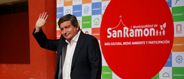 Libertad vigilada, millonaria multa y adiós a casa en La Reina: la condena al exalcalde de San Ramón