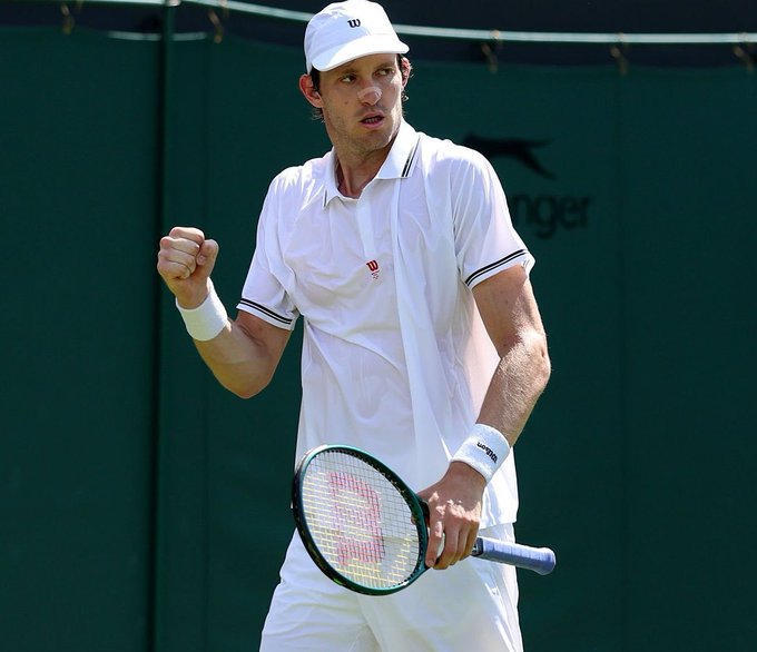 Jarry “destruye” a Tien y suma cinco partidos seguidos ganados en Wimbledon