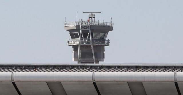 Falla en sistema radar obligó a control manual y generó demoras en aeropuerto de Santiago