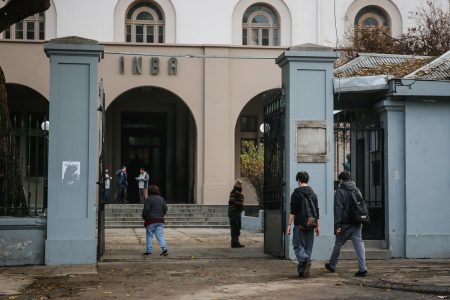 Nueva jornada de incidentes en el INBA: rocían a profesor con combustible