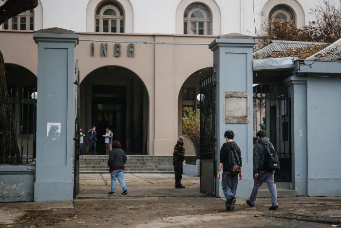 Nueva jornada de incidentes en el INBA: rocían a profesor con combustible