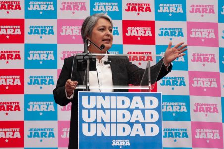 Jara emplaza a sus contrincantes a subir el nivel en debates: "De las consignas a los temas"