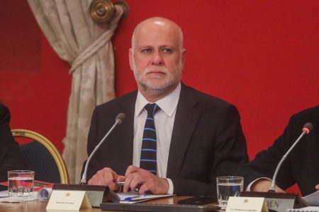 Ministro Elizalde culpa a la poca "generosidad" oficialista por fallida lista única parlamentaria