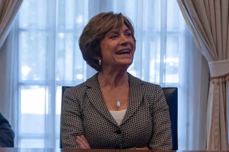 Matthei apuesta por el centro: catalogar a "chilenos como de derecha o izquierda no tiene sentido"