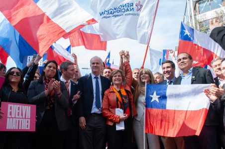 Matthei inscribe candidatura y encabeza presentación del pacto "Chile Grande y Unido"