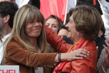 Más de 100 figuras de centro e izquierda entregan apoyo a Matthei: “No renunciamos a nuestros princi