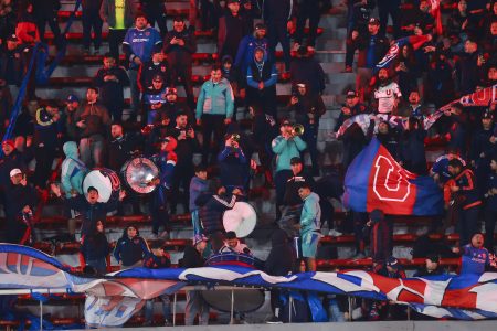 Justicia argentina ordena la liberación del centenar de hinchas de Universidad de Chile